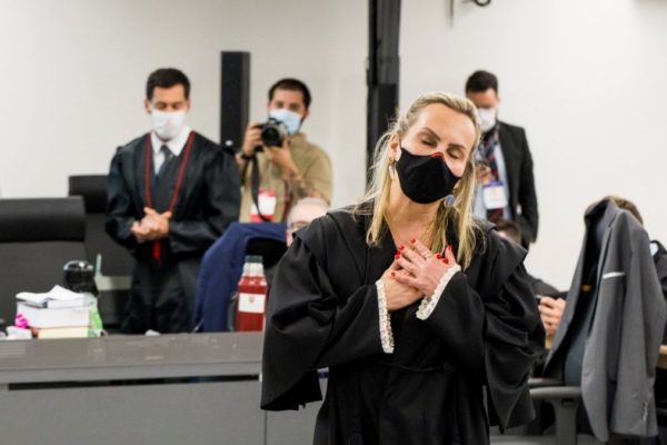 Advogada Tatiana Borsa em tribunal