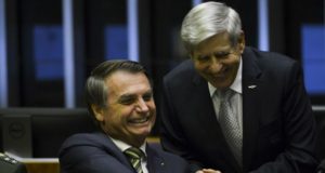Veja Bolsonaro e Heleno