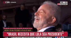 Lula sorrindo