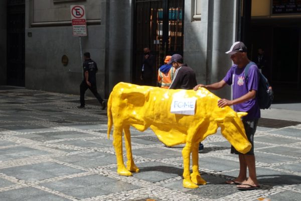 Escultura da vaca magra