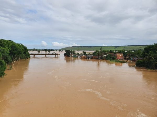 estragos causados pela chuva na Bahia
