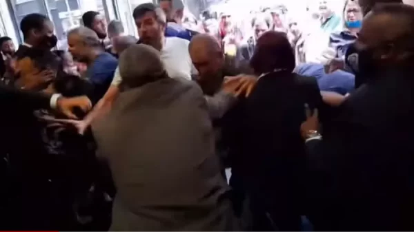 Bolsonaristas tentam invadir Alerj