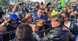 O presidente Jair Bolsonaro (PL), sem máscara, em visita à Uberlândia, no Triângulo Mineiro, onde ele recebeu 63% dos votos no segundo turno. Foto: Reprodução/Facebook