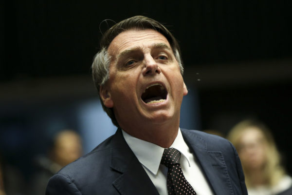 Bolsonaro gritando