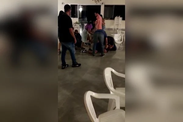 Festa da PF acaba em confusão após agente ser chamado de "baixinho"