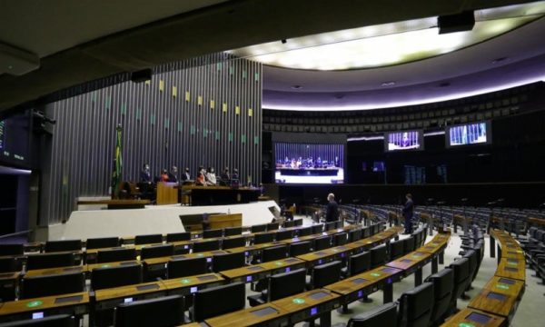 Tanto partidos da situação quanto da oposição votaram pela derrubada do veto de Bolsonaro