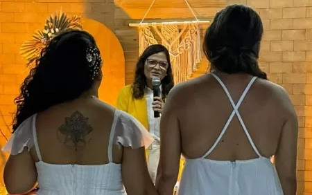 Pastora realiza casamento homoafetivo