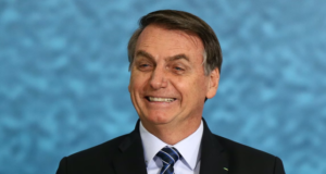 Bolsonaro rindo