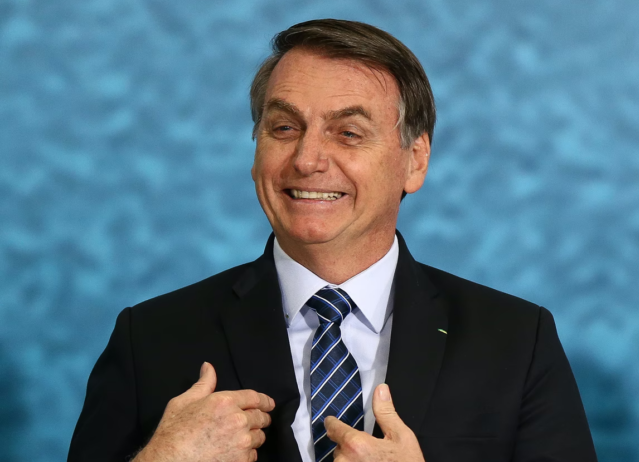 Bolsonaro rindo