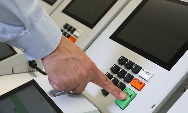 Novo modelo de urna eletrônica estreará em 2022. Imagem: Divulgação/TSE