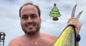 O vereador do Rio, Carlos Bolsonaro (Republicanos), filho 02 do presidente, publicou foto pescando. Imagem: Reprodução/Twitter