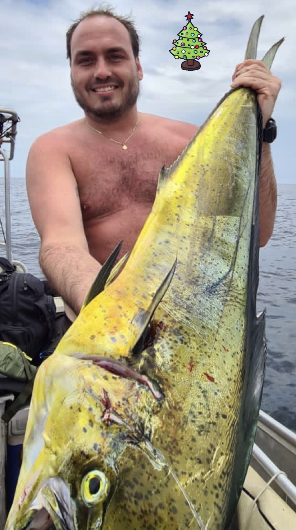 O vereador do Rio, Carlos Bolsonaro (Republicanos), filho 02 do presidente, publicou foto pescando. Imagem: Reprodução/Twitter