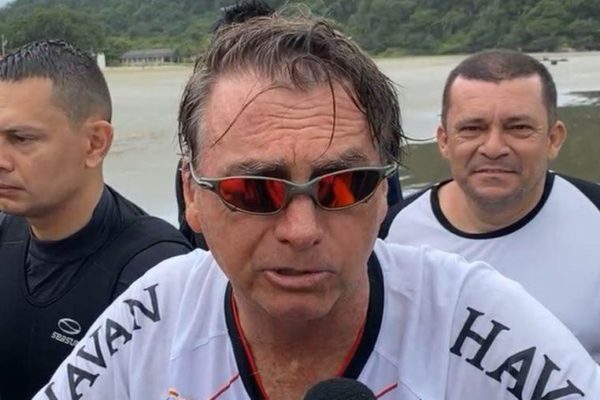 Jair Bolsonaro na praia