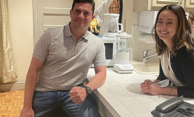 O ex-juiz federal e pré-candidato à presidência Sergio Moro (Podemos) e a esposa, a advogada Rosangela Wolff, na casa em que moraram nos Estados Unidos. Foto: Reprodução Instagram