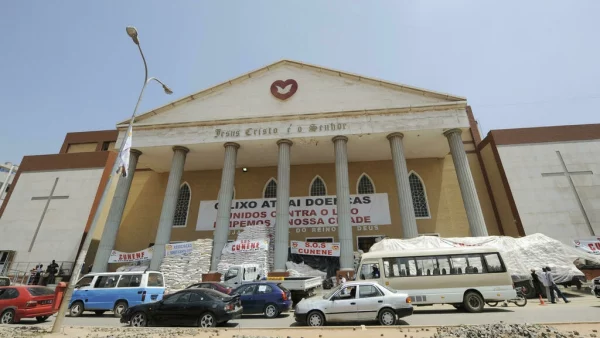 Igreja Universal do Reino de Deus em Angola © IURD