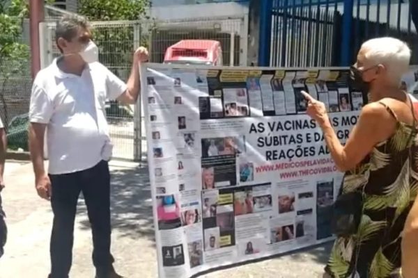 Manifestação antivacina no Rio