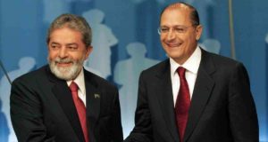 Lula cumprimenta Alckmin
