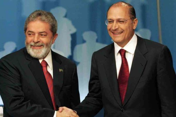 Lula cumprimenta Alckmin