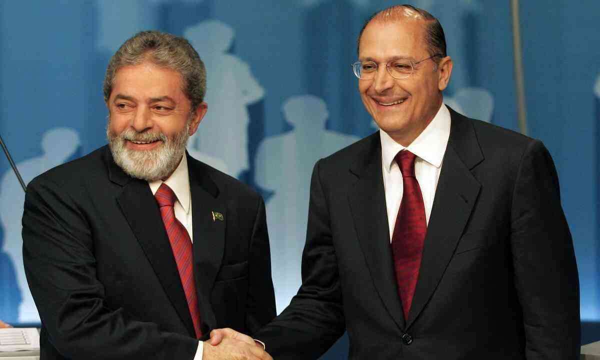 Lula cumprimenta Alckmin