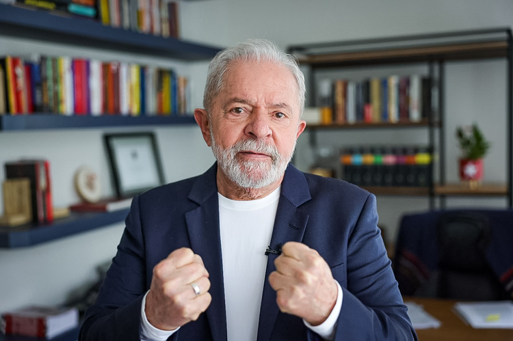 O ex-presidente Lula lidera as pesquisas. Imagem: Reprodução