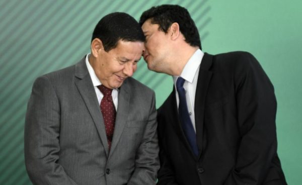 Sergio Moro ao lado do Mourão