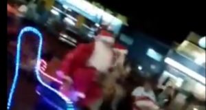 Carro com Papai Noel