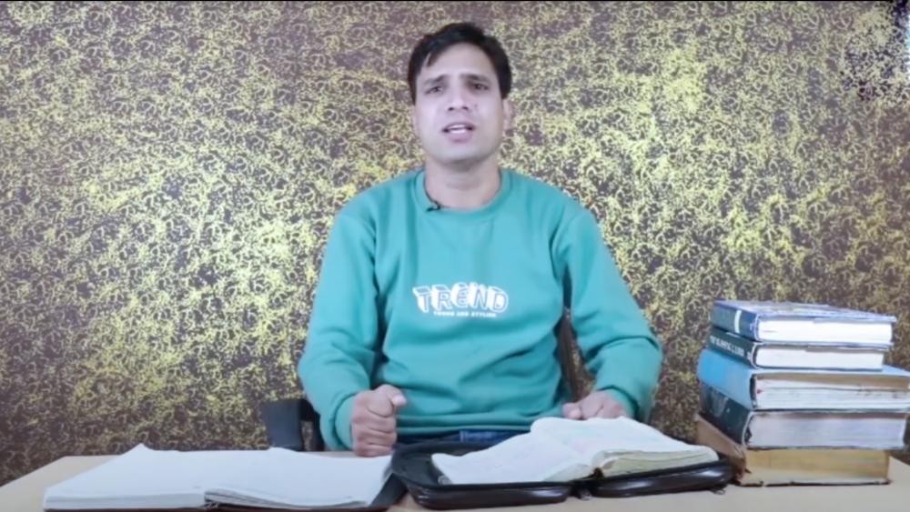 O pastor Keshav Acharya, condenado a 2 anos de prisão no Nepal após espalhar informações falsas sobre Covid-19. Foto: Mandali TV/Pastor Keshav Acharya