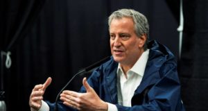 Prefeito de Nova York durante discurso