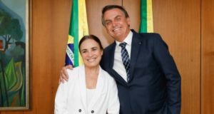 Regina Duarte chateada com Bolsonaro