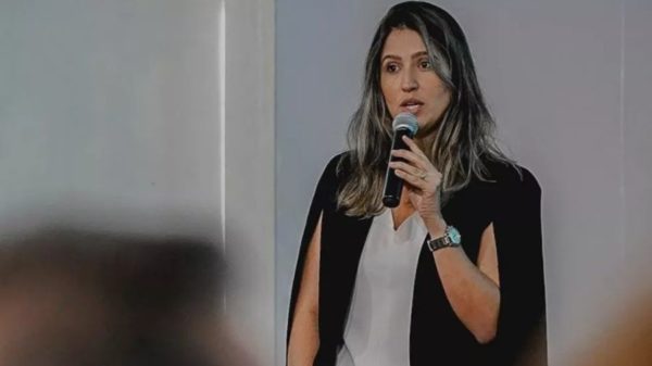 Veja a Larissa