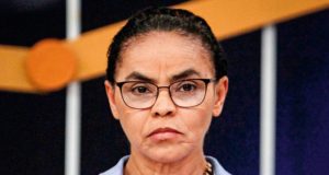 Marina Silva de óculos