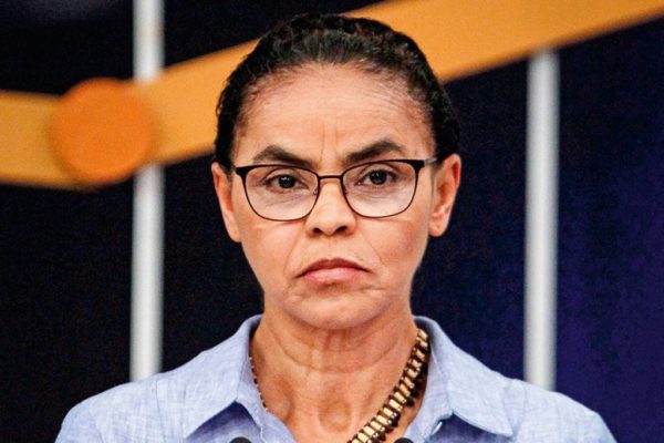 Marina Silva de óculos