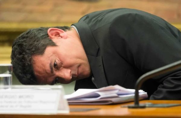 Sergio Moro deitado