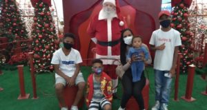 Família Cerqueira sofreu ofensas racistas de Papai Noel que trabalhava em shopping. Foto Reprodução/Redes sociais