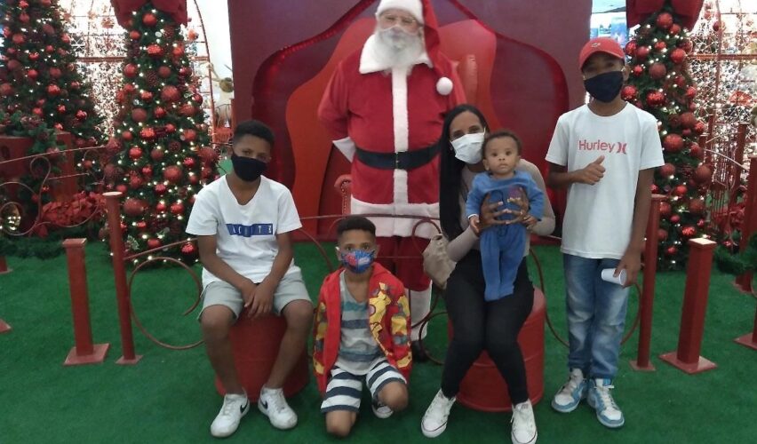 Família Cerqueira sofreu ofensas racistas de Papai Noel que trabalhava em shopping. Foto Reprodução/Redes sociais