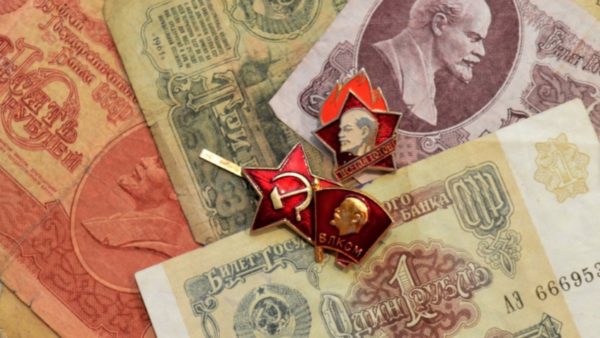 Antigas notas de dinheiro da União Soviética.