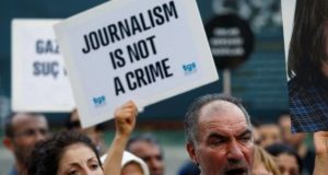 Segundo relatório feito nos Estados Unidos, 293 jornalistas foram presos em 2021. Foto: Reuters