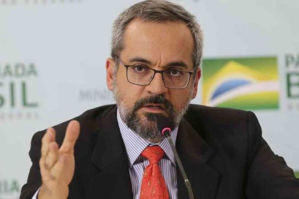 Foto do ex-ministro Abraham Weintraub