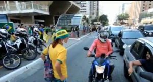 Bolsonarista bate boca com profissional da Sáude