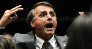 Bolsonaro gritando