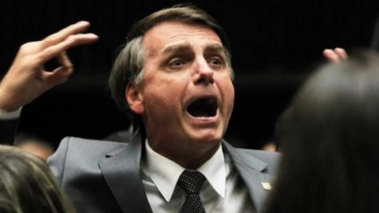 Bolsonaro gritando