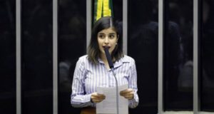 Veja a Tabata Amaral