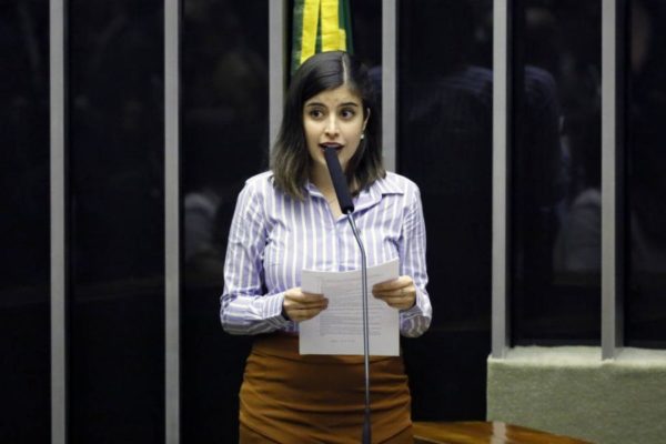 Veja a Tabata Amaral