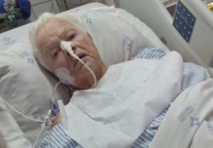 Idosa de 78 anos foi levada para hospital de Porto Alegre e passa bem