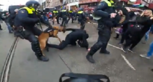 Manifestantes antivacina apanham da polícia em Amsterdã