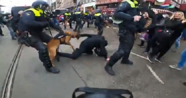 Manifestantes antivacina apanham da polícia em Amsterdã