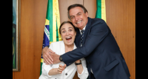 Foto de Regina Duarte e Bolsonaro
