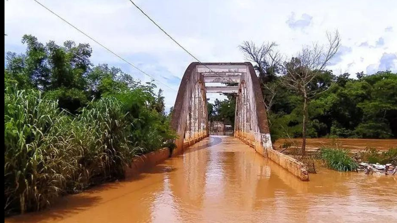 Foto de barragem que se rompeu