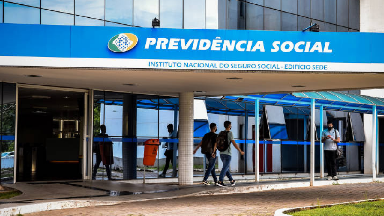 Foto de entrada do INSS escrito "Previdência Social"