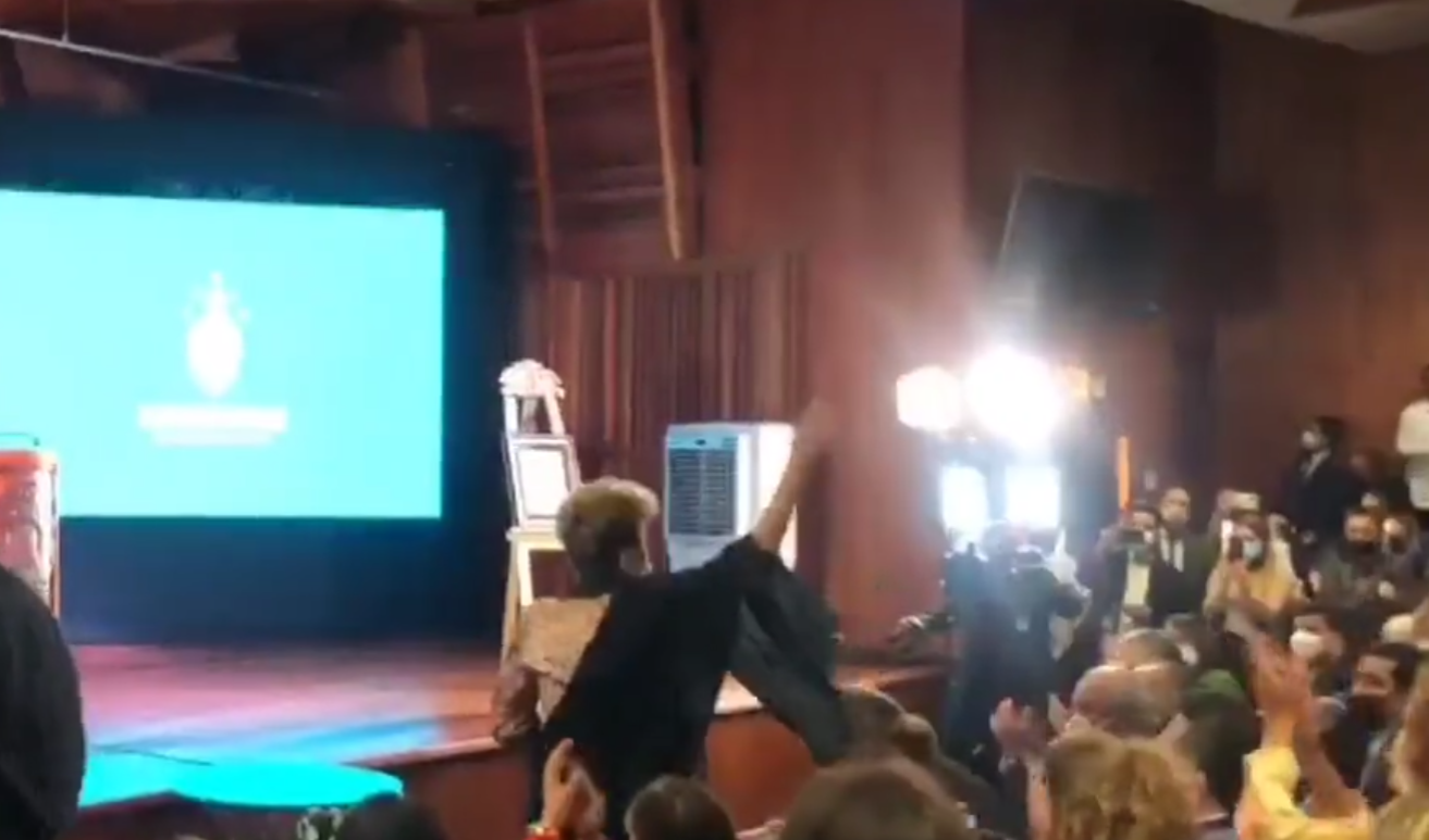 A ex-presidenta Dilma (PT) foi ovacionada em Honduras. Imagem: Reprodução